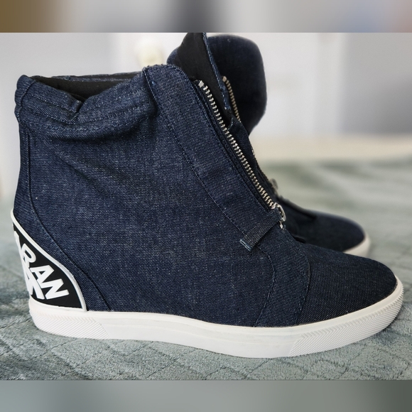NWOT DKNY Dark Blue Denim Wedge Boots - Picture 7 of 9